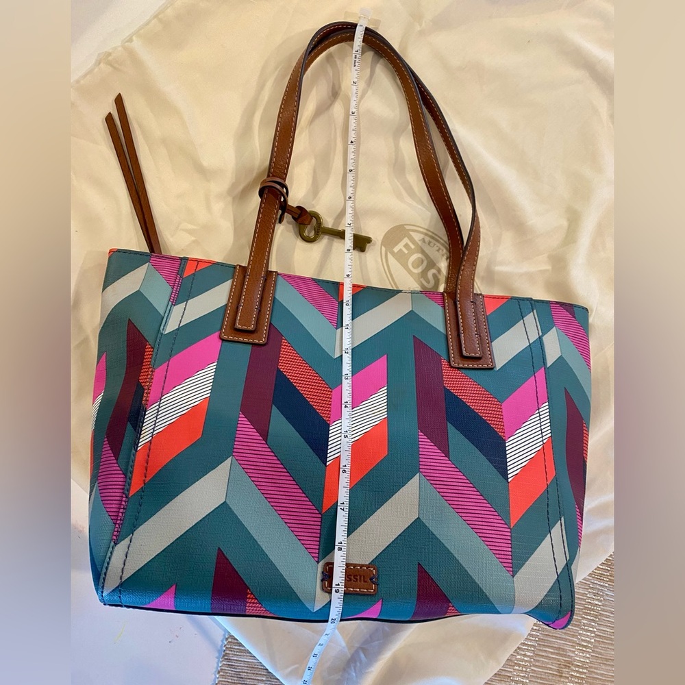 Fossil Tote - Picture 10 of 13